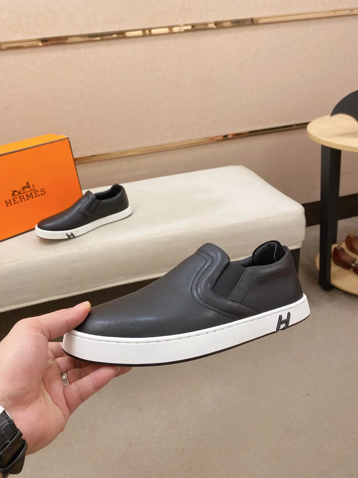 Men's clothing and shoes💰: 442💰《HERMES》【Classic original single version】Hermès; top 🔝purchase agent🔍🔍men's latest 🇺🇸 counter sales simultaneously, imported from Italy original ▲▲cowhide ▲▲ (high-end, nobility, class) ) Exquisite workmanship (Italian 🇮🇹 imported water-dyed 🐂 cowhide lining) sole: original sole provided by the original factory, ⚠️exclusive double-layer activity·TPR·rubber·combined molded outsole; super comfortable·wear-resistant·non-slip·environmental protection The real thing is more beautiful if you take the real thing (high quality, follow the order). You can enter and exit the counter at will * Number of yards: 38-44 (45 can be customized and cannot be returned or exchanged)